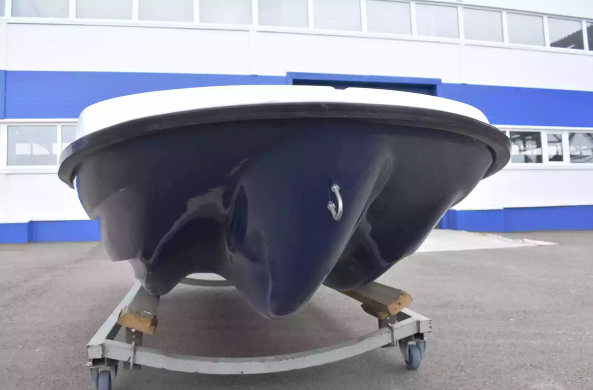 Стеклопластиковая лодка Пингвин New (тримаран) в Майкопе