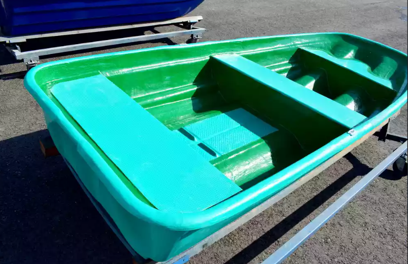 Стеклопластиковая лодка Старт (тримаран) в Майкопе