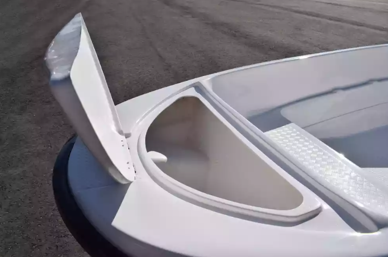 Стеклопластиковая лодка Пингвин (тримаран) в Майкопе