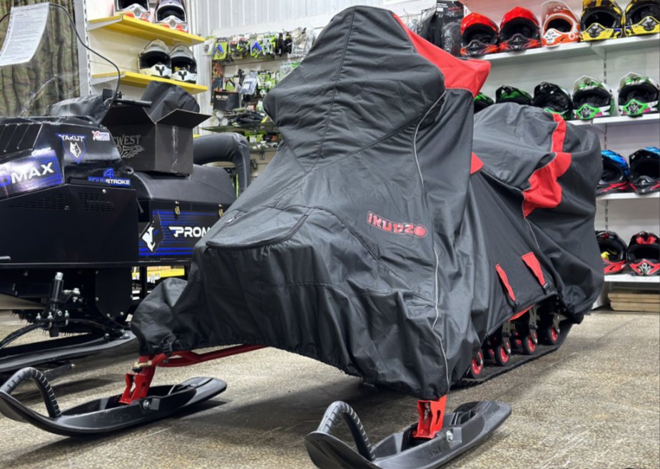 Чехол транспорт. снегохода IKUDZO HUNTER черно-красный Оксфорд ПРЕМИУМ качества с лого IKUDZO в Майкопе