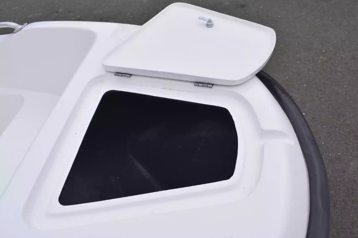 Стеклопластиковая лодка Пингвин New (тримаран) в Майкопе