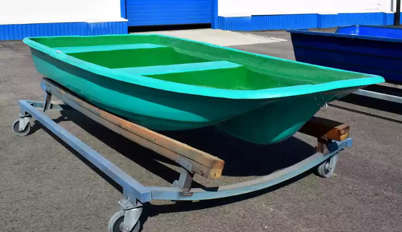 Стеклопластиковая лодка Старт (тримаран) в Майкопе