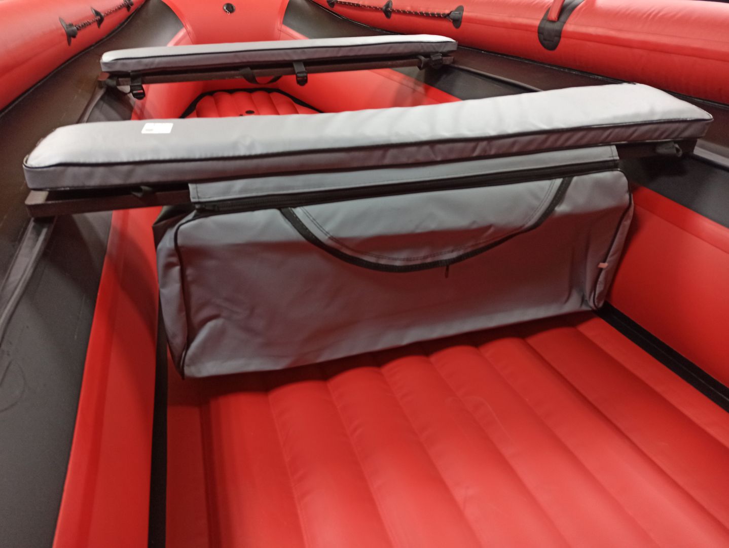 КОМПЛЕКТ МЯГКИХ НАКЛАДОК С СУМКОЙ ДЛЯ ЛОДОК 90Х20 СЕРЫЙ в Майкопе