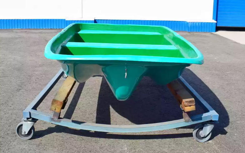 Стеклопластиковая лодка Старт (тримаран) в Майкопе