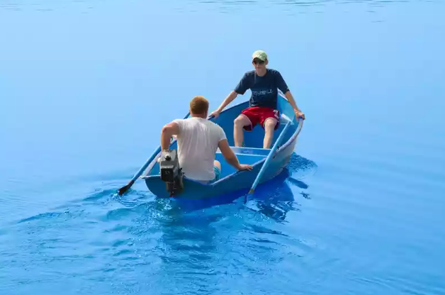 Стеклопластиковая лодка Омуль в Майкопе
