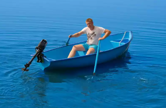 Стеклопластиковая лодка Омуль в Майкопе