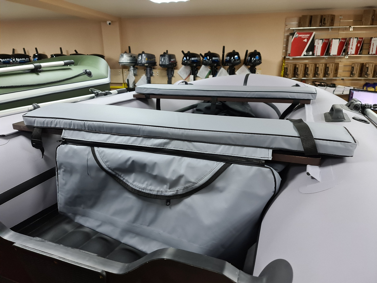 КОМПЛЕКТ МЯГКИХ НАКЛАДОК С СУМКОЙ ДЛЯ ЛОДОК 90Х20 СЕРЫЙ в Майкопе