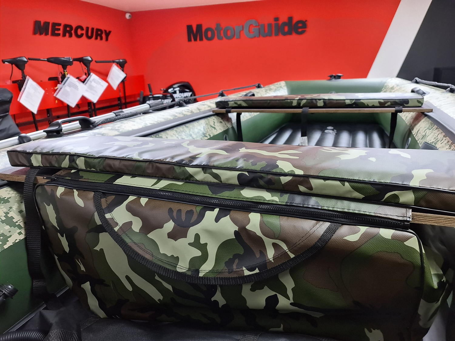 КОМПЛЕКТ МЯГКИХ НАКЛАДОК С СУМКОЙ ДЛЯ ЛОДОК 105Х20 КАМУФЛЯЖ в Майкопе