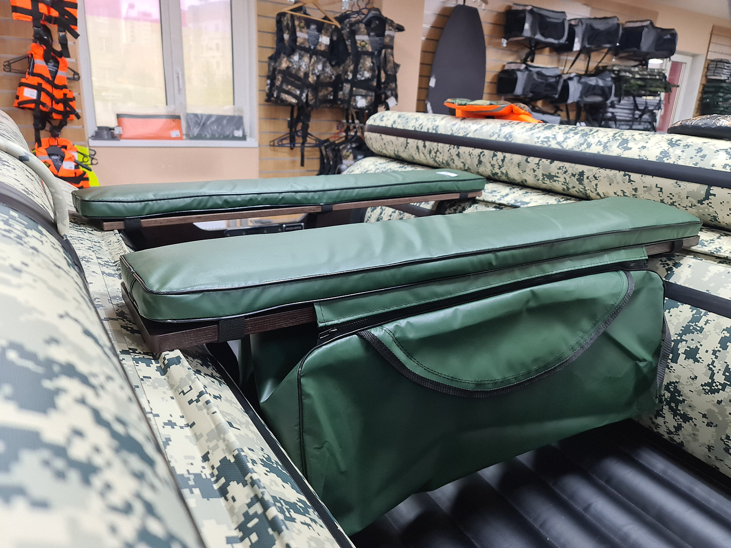 КОМПЛЕКТ МЯГКИХ НАКЛАДОК С СУМКОЙ ДЛЯ ЛОДОК 110Х20 ЗЕЛЕНЫЙ в Майкопе