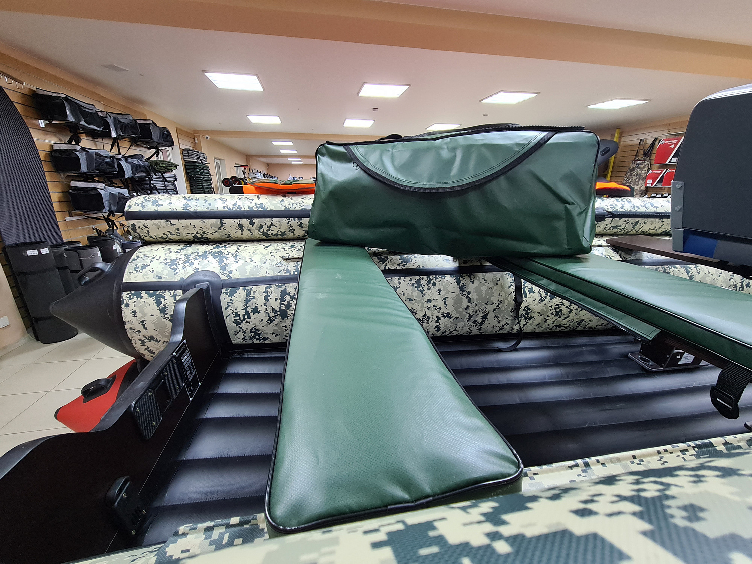 КОМПЛЕКТ МЯГКИХ НАКЛАДОК С СУМКОЙ ДЛЯ ЛОДОК 110Х20 ЗЕЛЕНЫЙ в Майкопе